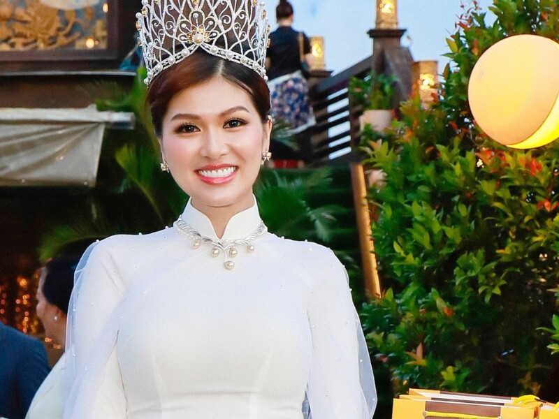 Năm 2019, khi đã là mẹ 5 con,Oanh Yến vẫn tự tin dự thi và giành chiến thắng tại Queen of Beauty World (Nữ hoàng sắc đẹp thế giới). 
