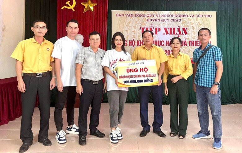 Hà Nhi lập quỹ để trao học bổng cho các học sinh có hoàn cảnh khó khăn.