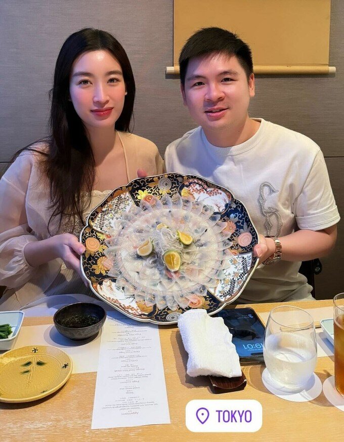 Con út bầu hiển chiều chuộng đỗ mỹ linh không phản đối vợ mặc sexy đưa đi chơi mua đồ hiệu không thiếu món nào - 4