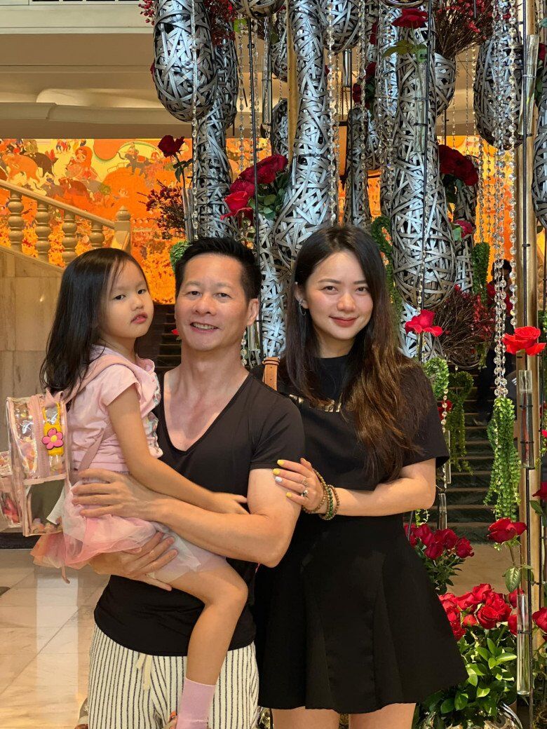 Con gái phan như thảo xinh đẹp như thiên thần trong lễ rửa tội tự quyết định vào đạo của bố đại gia - 5