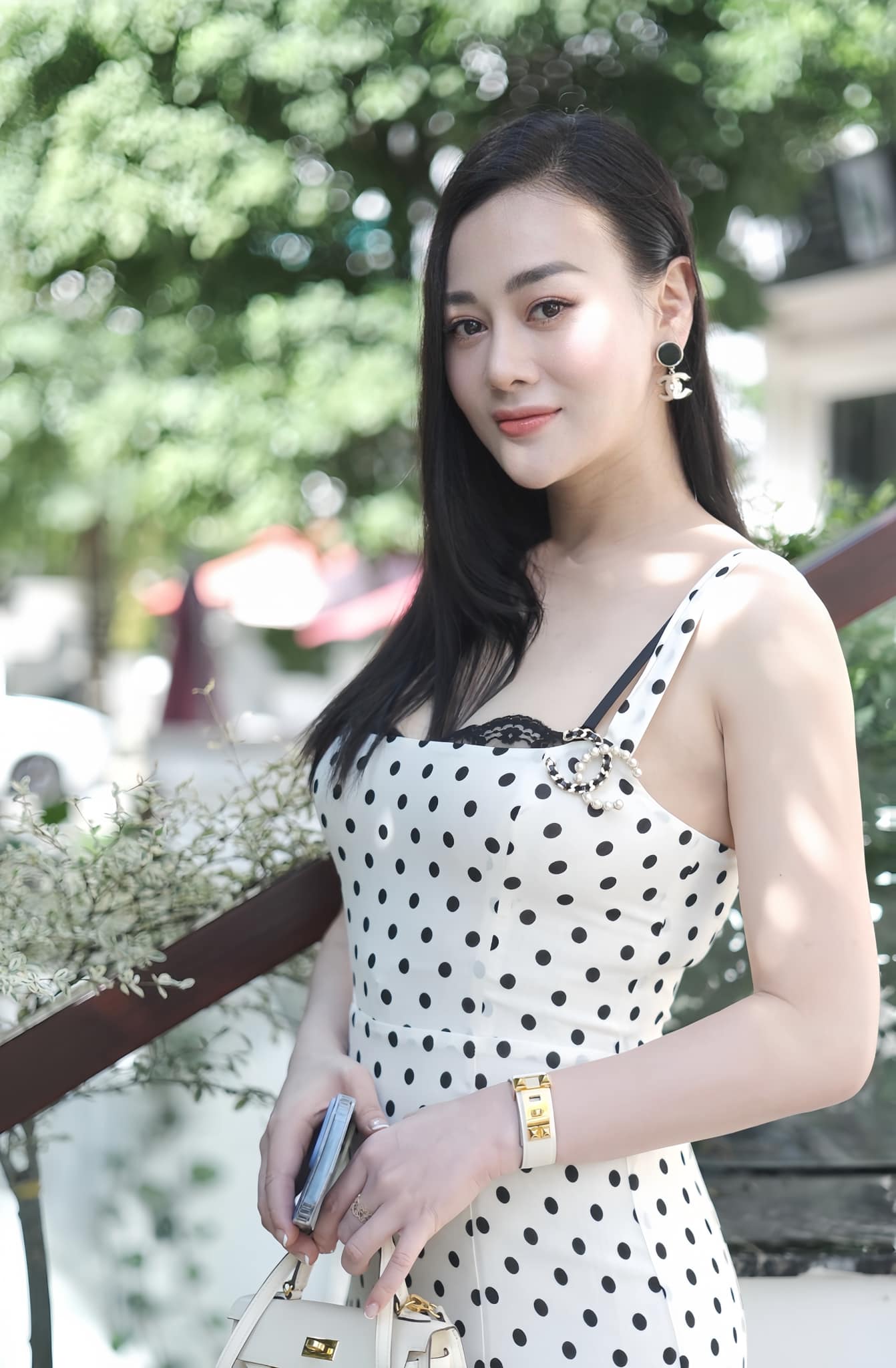 Phương Oanh khoe dáng nuột nà hậu sinh nở.