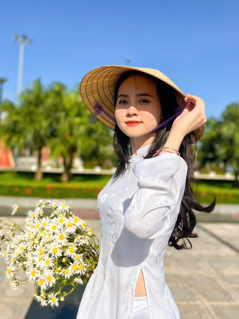 Chị Hṑng Nhung khi chưa mắc bệnh lupus ban ᵭỏ hệ thṓng. Ảnh: NVCC.