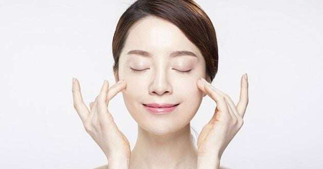 Massage da mặt là cách làm đẹp không tốn kém, nhưng rất hiệu quả. Ảnh minh họa.