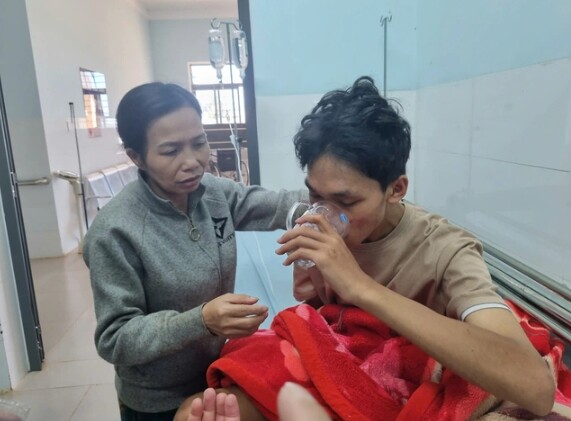 Anh Phan Minh Thắng nhập viện trong tình trạng sức khỏe suy kiệt. Ảnh: NLĐO