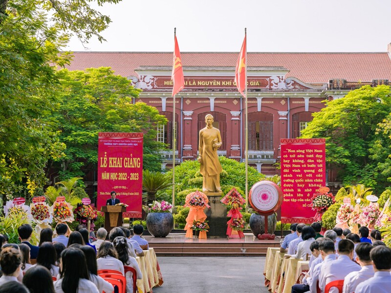 THPT Chuyên Quốc học Huế có 7 nhà leo núi góp mặt vào trận Chung kết năm và 2 trong số đó giành giải quán quân là Hồ Ngọc Hân (năm 9) và Hồ Đắc Thanh Chương (năm 16). Ngôi trường 128 tuổi này còn có bề dày thành tích học tập đáng nể, cựu học sinh toàn người nổi tiếng.
