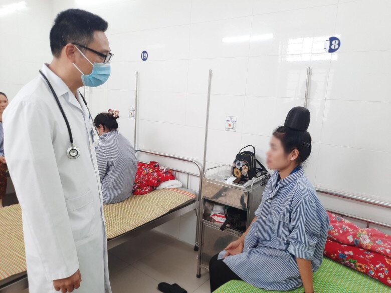 Nữ giáo viên sau khi điều trị một tuần đã hết triệu chứng đau bụng vùng hạ sườn, được xuất viện. 