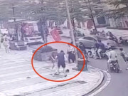 Tin tức - Người đàn ông hành hung dã man bé trai tại sân chung cư