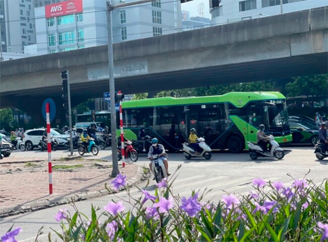 Theo dự báo thời tiết, miền Bắc ban ngày nắng nóng, chiều tối xuất hiện mưa rào và dông.