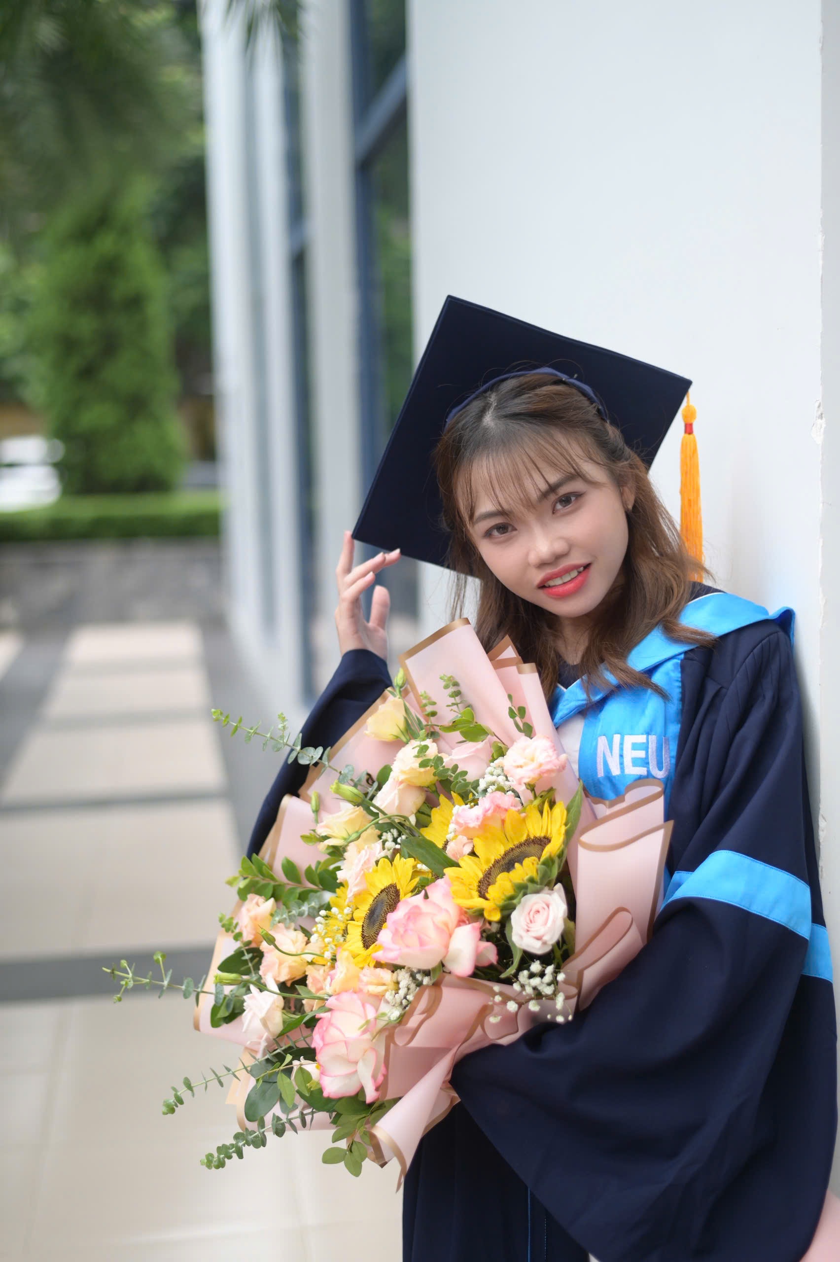 Mai Hương luôn tập trung vào việc học, điểm tốt nghiệp tuyệt đối 4/4 nhận bằng xuất sắc