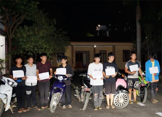 Các đối tượng liên quan tại cơ quan công an. Ảnh: Công an cung cấp