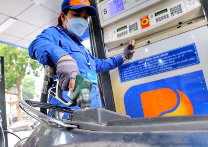 Giá xăng dầu đồng loạt tăng trở lại từ 15h ngày 15/8. Ảnh: VGP.