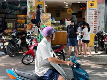 Tin tức 24h: Nhiều tiệm bánh mì ở Nha Trang dương tính dư lượng thuốc trừ sâu trong rau