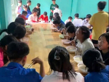 Công an xã Mường Hum kịp thời di chuyển giúp 142 giáo viên, học sinh thoát nạn vụ sập nhà bán trú