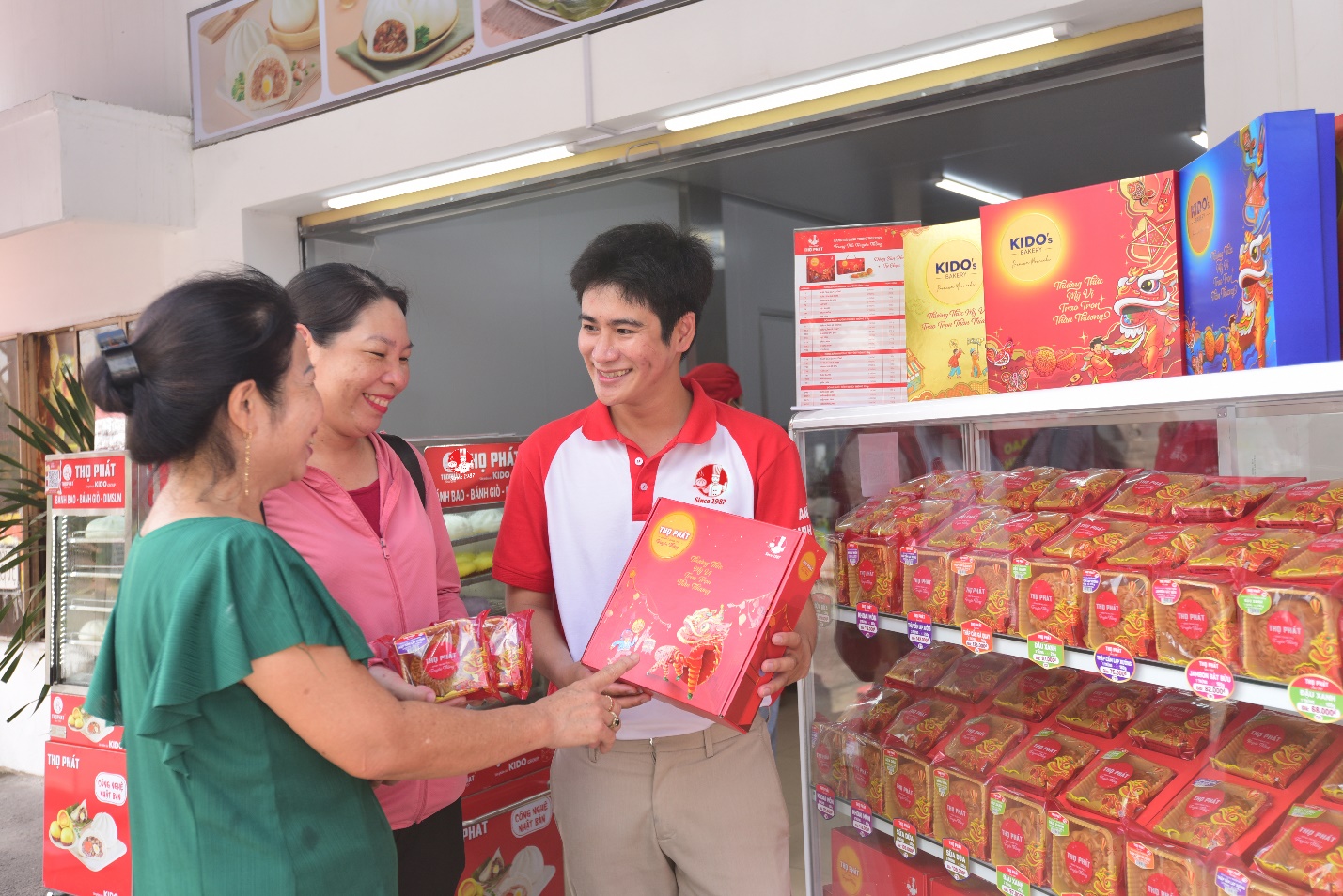 Bánh Trung thu Thọ Phát được bày bán từ sớm tại các cửa hàng miniBAO trên toàn quốc lẫn hệ thống Trung tâm thương mại, sàn thương mại điện tử