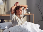 Sức khỏe - Chỉ cần 10 phút làm 12 động tác massage khi vừa ngủ dậy giúp lưu thông máu, trẻ lâu, sống thọ nhưng lại ít người biết