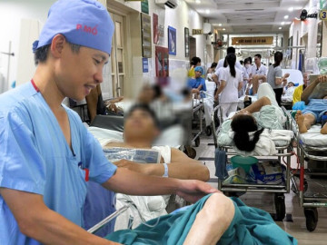 Bệnh viện quá tải, bác sĩ vẫn không cho bệnh nhân xuất viện để tránh bão lũ nhận được lời khen của nhiều người