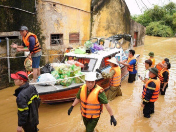 5 món đồ rất quan trọng khi hỗ trợ người dân vùng lũ ở miền Bắc, đoàn đi cứu trợ cần lưu ý điều gì?