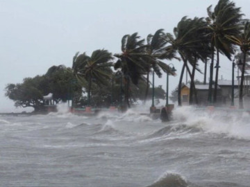 Bão số 4 gây mưa lớn ở miền Trung, nhiều địa phương ra công điện khẩn