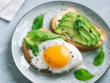 Tại sao người ăn 2 quả trứng luộc/ngày rất tốt, người lại bị mỡ máu cao? Nghe bác sĩ giải thích ai cũng hài lòng