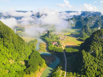 Nơi đâu được mệnh danh là Vương quốc hang động? Tỉnh nào hẹp nhất, là ranh giới của chúa Trịnh - Nguyễn trong sử Việt?