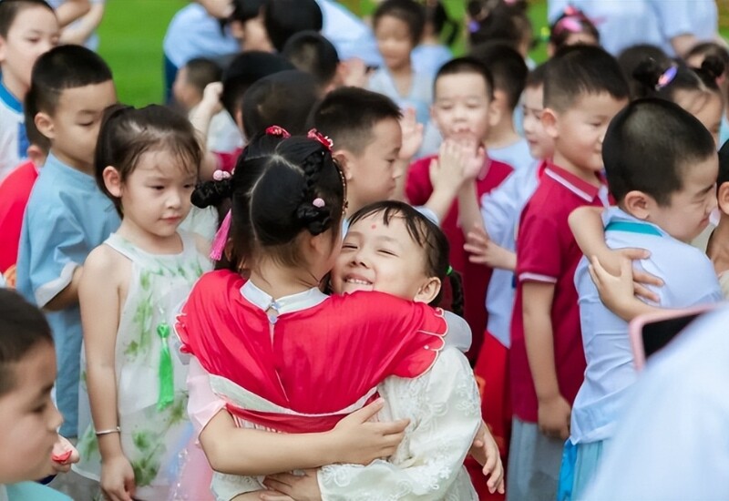 Lâu ngày gặp lại bạn bè, vui quá đi thôi!