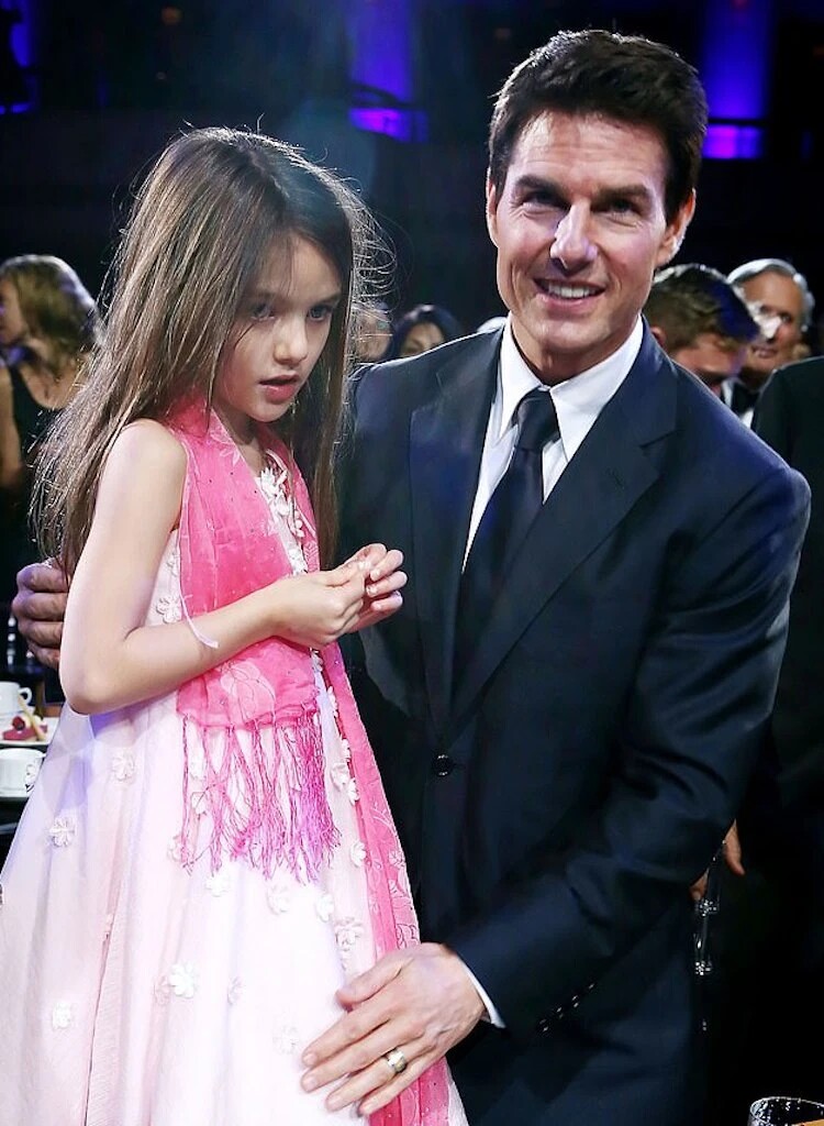 Tom cruise và con gái Suri (Ảnh internet).