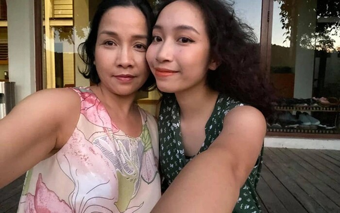 Diva Mỹ Linh và cô con gái út Mỹ Anh.