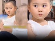 Yêu con - Thấy mẹ dỗ dành em trai, bé gái xinh như thiên thần có biểu cảm khiến dân mạng bức xúc