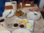 Yêu con - Mẹ Việt “tố” nhà hàng gà rán đòi tiền đền 38 nghìn/đĩa con làm vỡ, CĐM đồng loạt lên tiếng chỉ trích