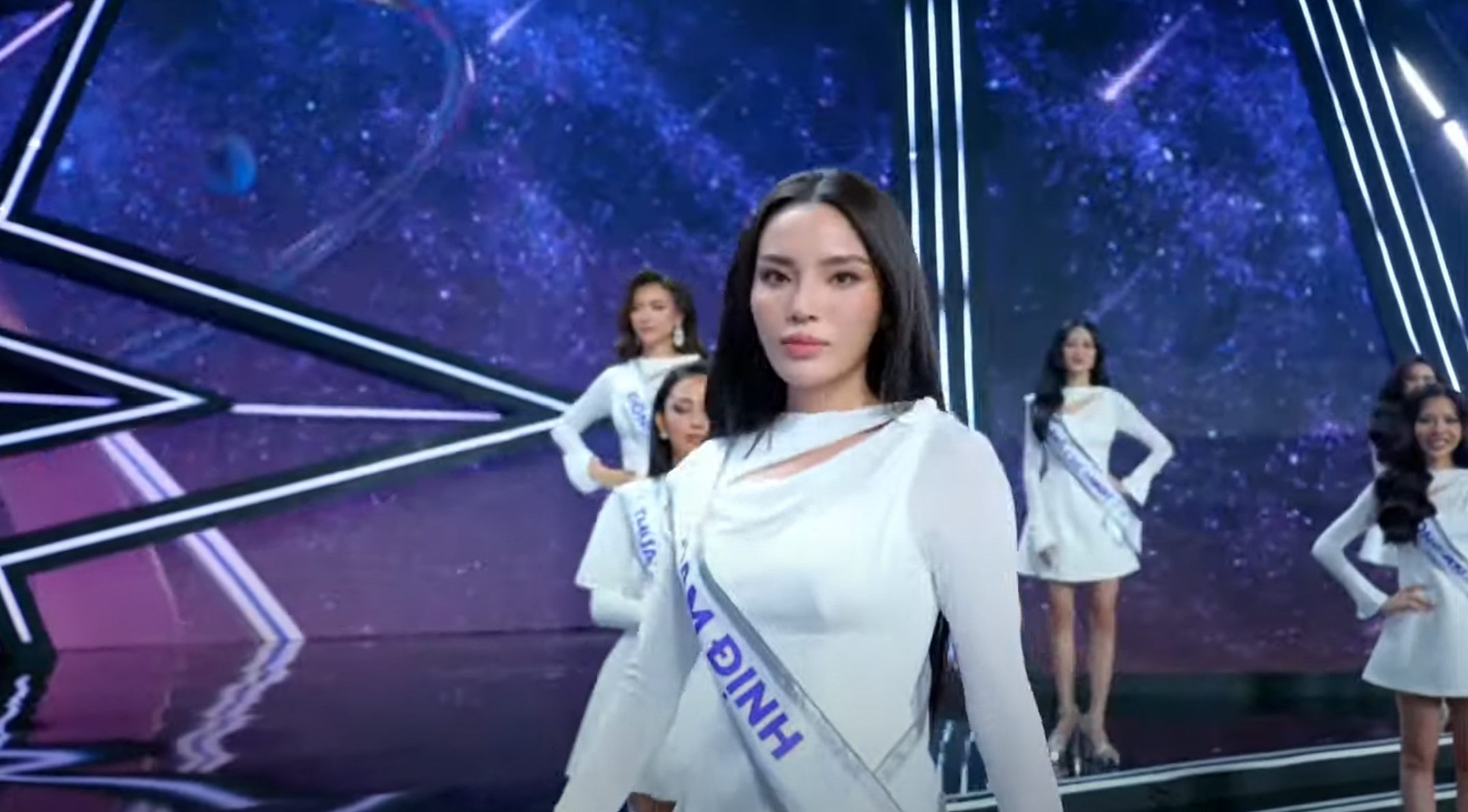 Trực tiếp đêm chung kết Miss Universe Việt Nam 2024: Top 16 thí sinh trình diễn dạ hội - 8