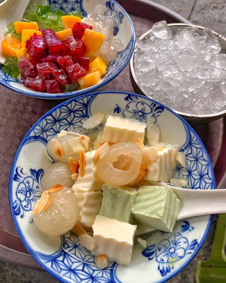 Tại đây, một ly chè chất lượng đượm hương vị của nhiều nguyên liệu tươi ngon. 