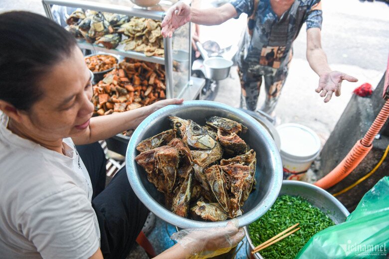Top 5 quán bún cá ngon ở Hà Nội, chủ quán chế biến lạ, khách đông nườm nượp - 4