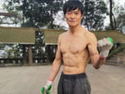 Sức khỏe - Người đàn ông 70 tuổi tóc vẫn đen nhánh, cơ bụng 6 múi nhờ 45 năm làm một việc này, không cần đến phòng gym