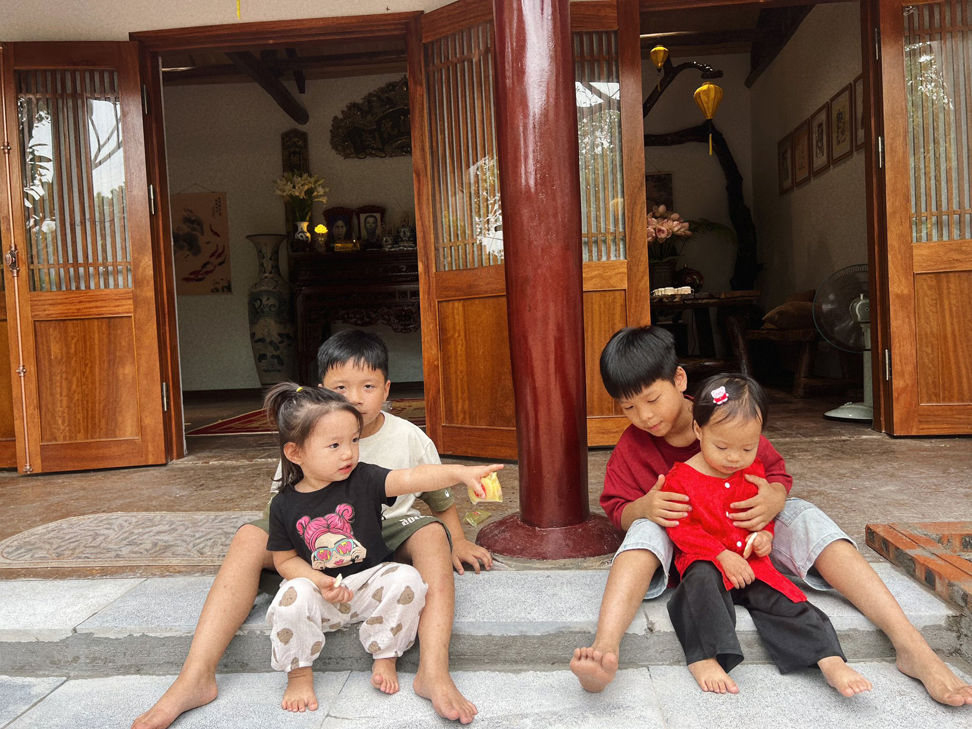 Vợ chồng Hà Nội cải tạo nhà cũ 40 năm thành nơi thờ tự, dạy con nhớ về cội nguồn - 9