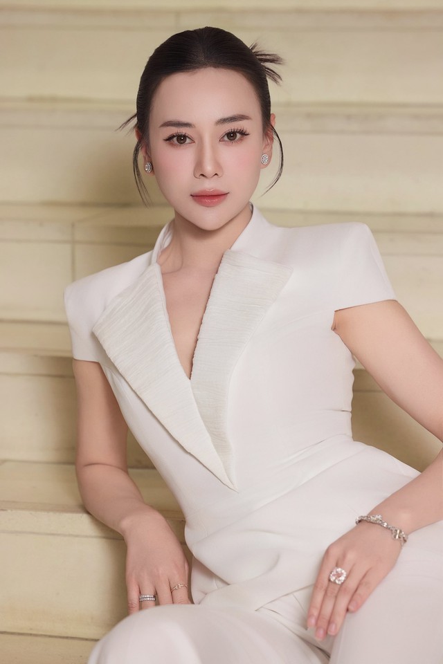 Nữ chính Hương vị tình thân cho biết cô giảm được gần 20kg chỉ sau 5 tháng sinh con nhờ chăm con và ăn uống khoa học.