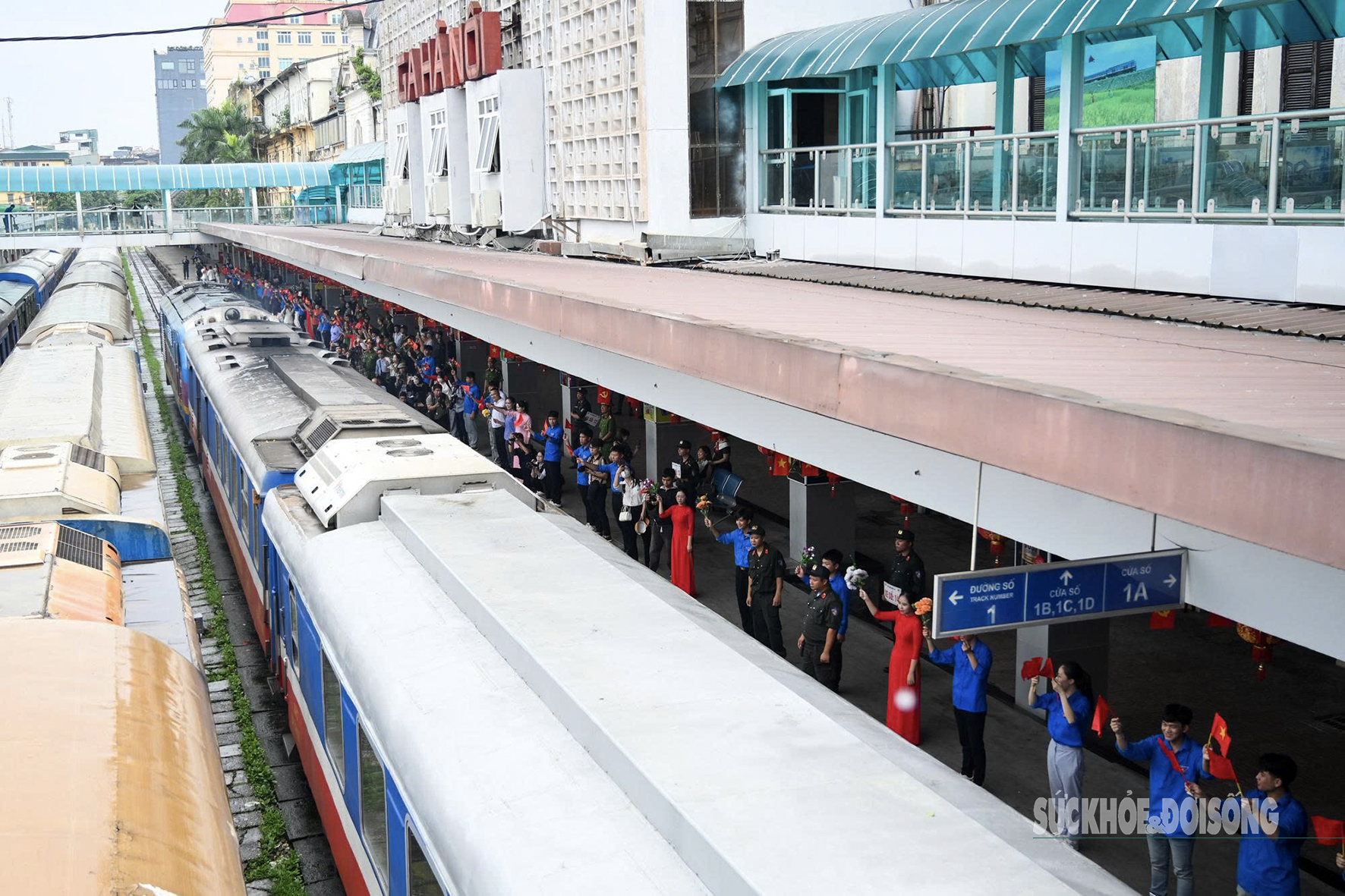 Sáng 3/7, tại ga a classTextlinkBaiviet hrefhttps://eva.vn/ha-noi-p1883c73.htmlHà Nội/a, gần 600 cán bộ, chiến sĩ thuộc Bộ Tư lệnh Cảnh sát cơ động từ miền Nam, thuộc khối đứng đã có mặt tại Thủ đô chuẩn bị cho nhiệm vụ đặc biệt – huấn luyện và tham gia diễu binh, diễu hành nhân kỷ niệm 80 năm Cách mạng Tháng Tám và Quốc khánh 2/9 (nhiệm vụ A80).