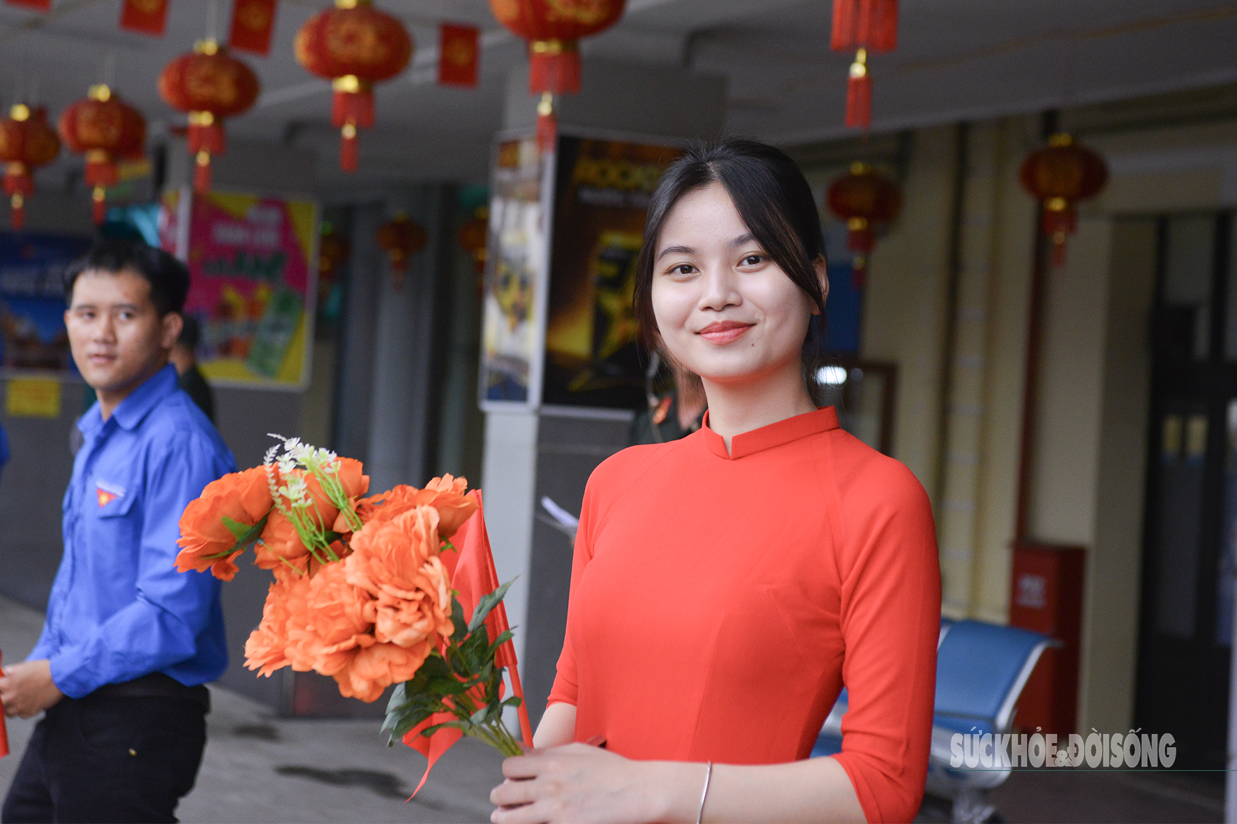 Bạn Phan Tùng Chi, thuộc Trung tâm huấn luyện K02 xúc động chia sẻ: “Đây là lần đầu tiên mình được tham gia đón các chiến sĩ nhận nhiệm vụ diễu binh, diễu hành ngày Quốc khánh 2/9. Mình cảm thấy rất vinh dự và tự hào khi được đứng ở đây ngày hôm nay. Mình đã dậy từ rất sớm để chuẩn bị đón các cán bộ và chiến sĩ.