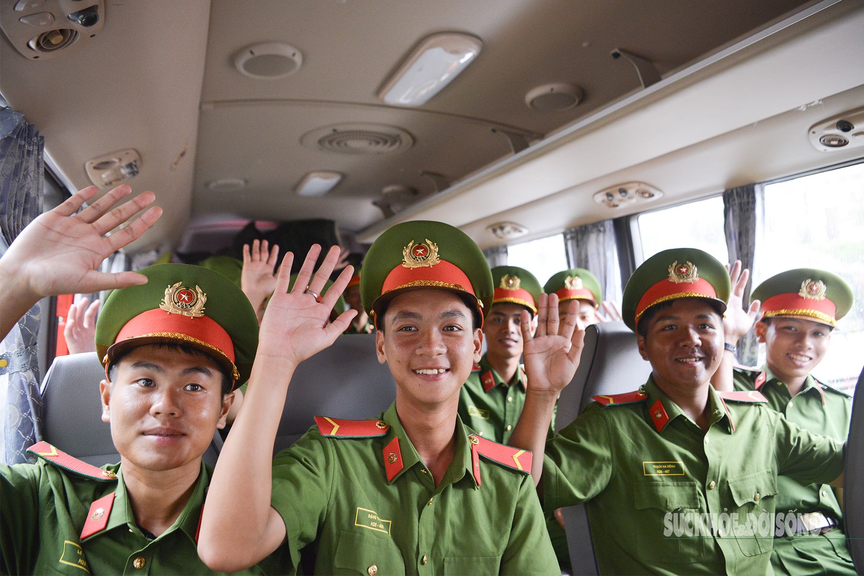 Chiến sĩ Nguyễn Vũ Đăng Khôi lần đầu tiên đặt chân tới Thủ đô Hà Nội. Anh chia sẻ cảm xúc đầy háo hức: “Đây là lần đầu tôi được tham gia nhiệm vụ diễu binh, diễu hành. Cảm xúc của tôi vừa vui, vừa tự hào. Hà Nội thật đẹp trong mắt tôi.