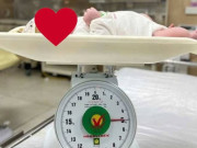 Bà bầu - Bé gái chào đời nặng 5 kg