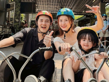 Gia đình Đông Nhi khám phá thiên đường giải trí ở Singapore