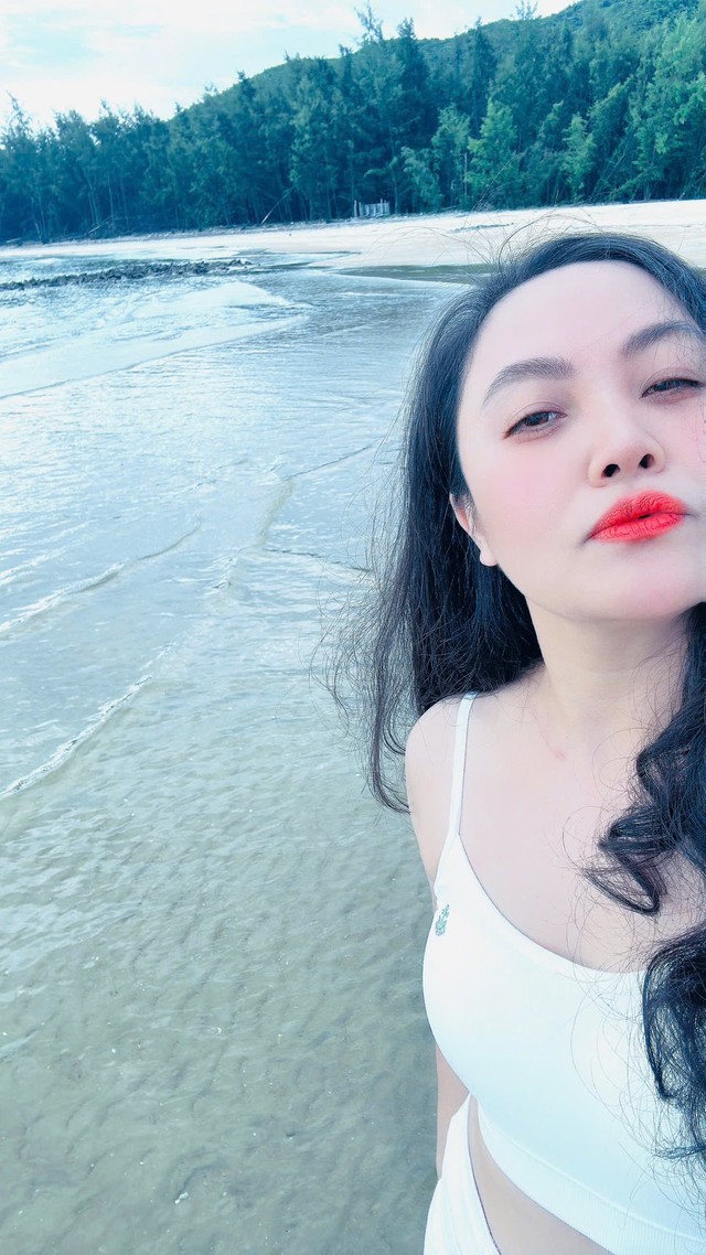Trước những hình ảnh đẹp cùng lời nói gọt ngào của Long Nhật dành cho vợ, nhiều khán giả dành lời khen và chúc phúc đến gia đình anh.