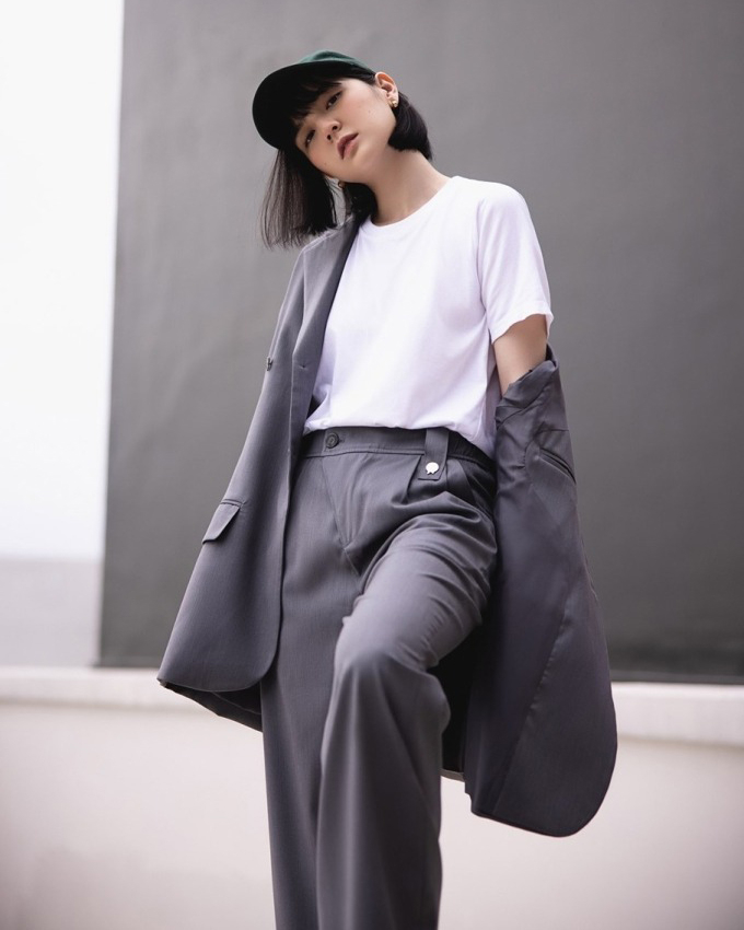 Hồi sinh nhật năm 2021, Hải Tú tung bộ hình cùng phong cách menswear phóng khoáng. Nhiều khán giả nhận xét trông cô có phong cách hao hao Sơn Tùng M-TP. Một số nhận ra chiếc mũ cô đội cũng từng được sếp sử dụng trước đó.