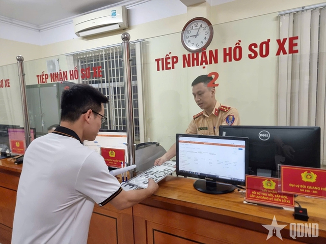 Từ ngày 1/7/2025, quy trình đăng ký xe và cấp biển số xe có nhiều điểm mới đáng chú ý. Ảnh minh hoa: QĐND