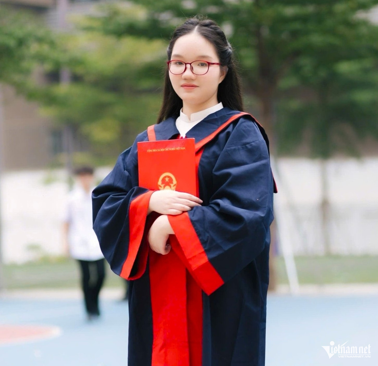 Không chỉ xuất sắc trong học tập, Quỳnh Bảo còn là một học sinh khiêm tốn, hòa đồng, tích cực tham gia các hoạt động ngoại khóa. Ảnh: NVCC.