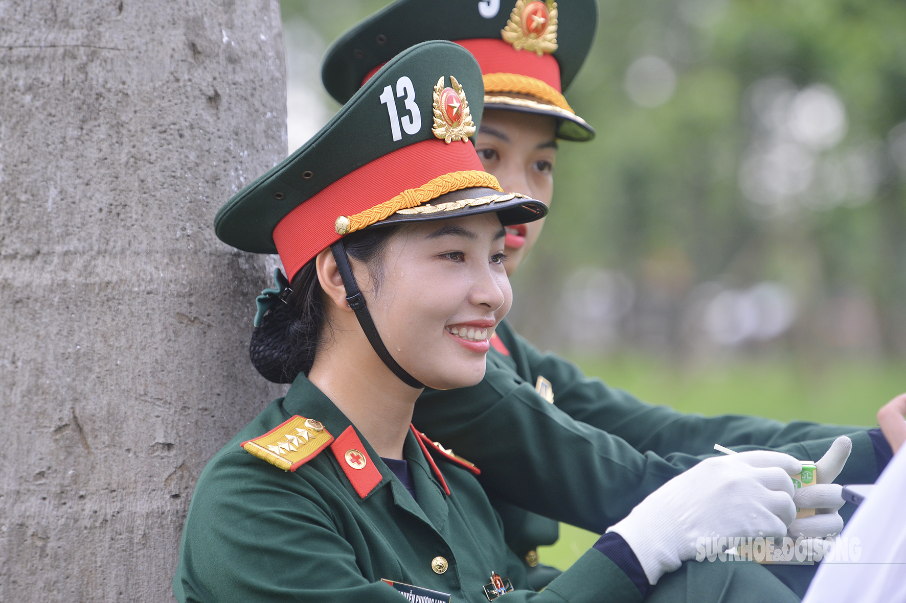 . “Ban đầu chỉ nghĩ là trùng hợp, nhưng rồi chúng em gắn bó như chị em, động viên nhau mỗi khi mệt mỏi,” Nguyễn Phương Linh chia sẻ.