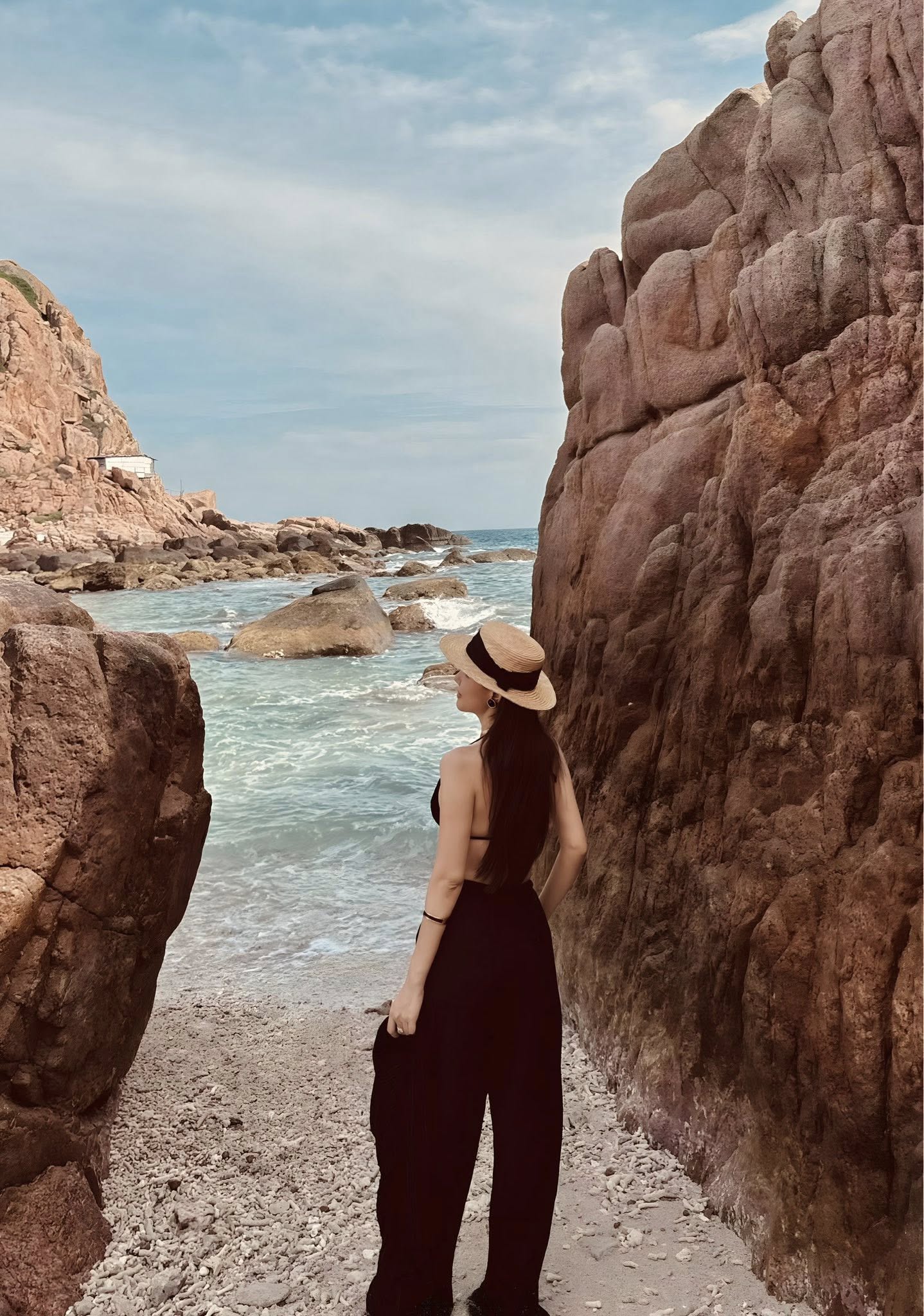 Vốn là tay chơi hàng hiệu có tiếng nên set đồ của Phanh Lee được đồn đoán không hề rẻ.
