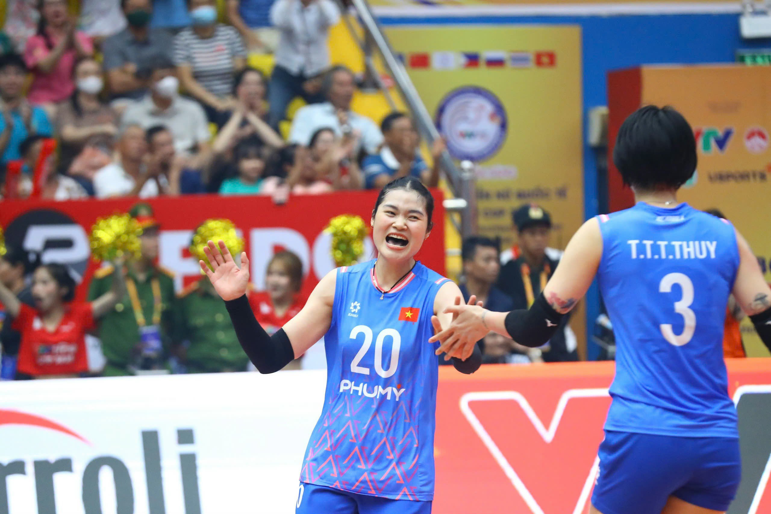 ĐT Việt Nam vùng lên xuất sắc để gỡ hòa 2-2 và đưa trận đấu vào set 5 quyết định