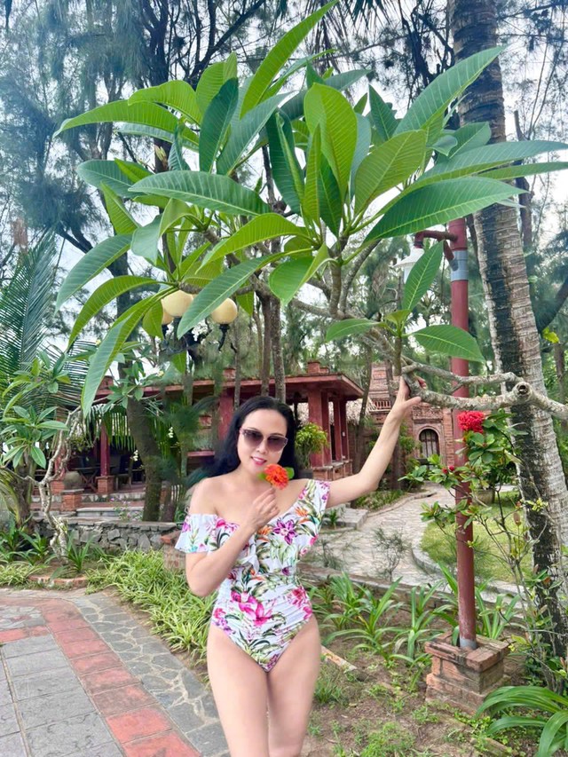 Vẻ đẹp nữ tính cùng nhan sắc đằm thắm của Phượng Chanel nhận được lượt tương tác lớn trên trang cá nhân.