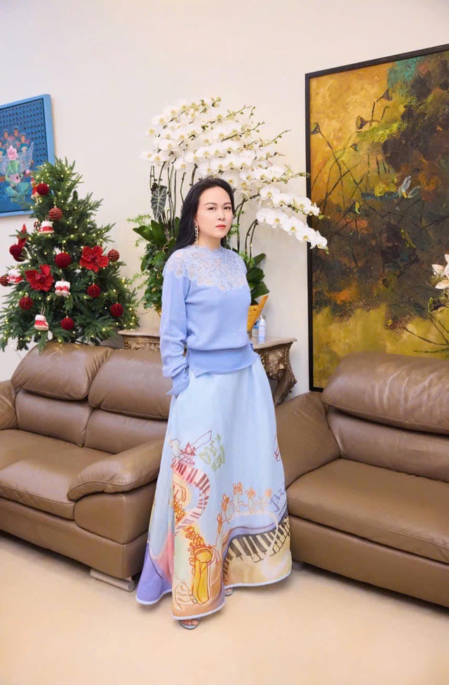 Nhờ chăm sóc sắc vóc như vậy nên Phượng Chanel luôn xinh đẹp, rạng rỡ, trẻ hơn so với tuổi.
