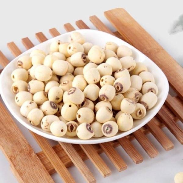 Hạt sen phối hợp với gạo nếp, long nhãn, táo đỏ dưỡng tâm an thần.